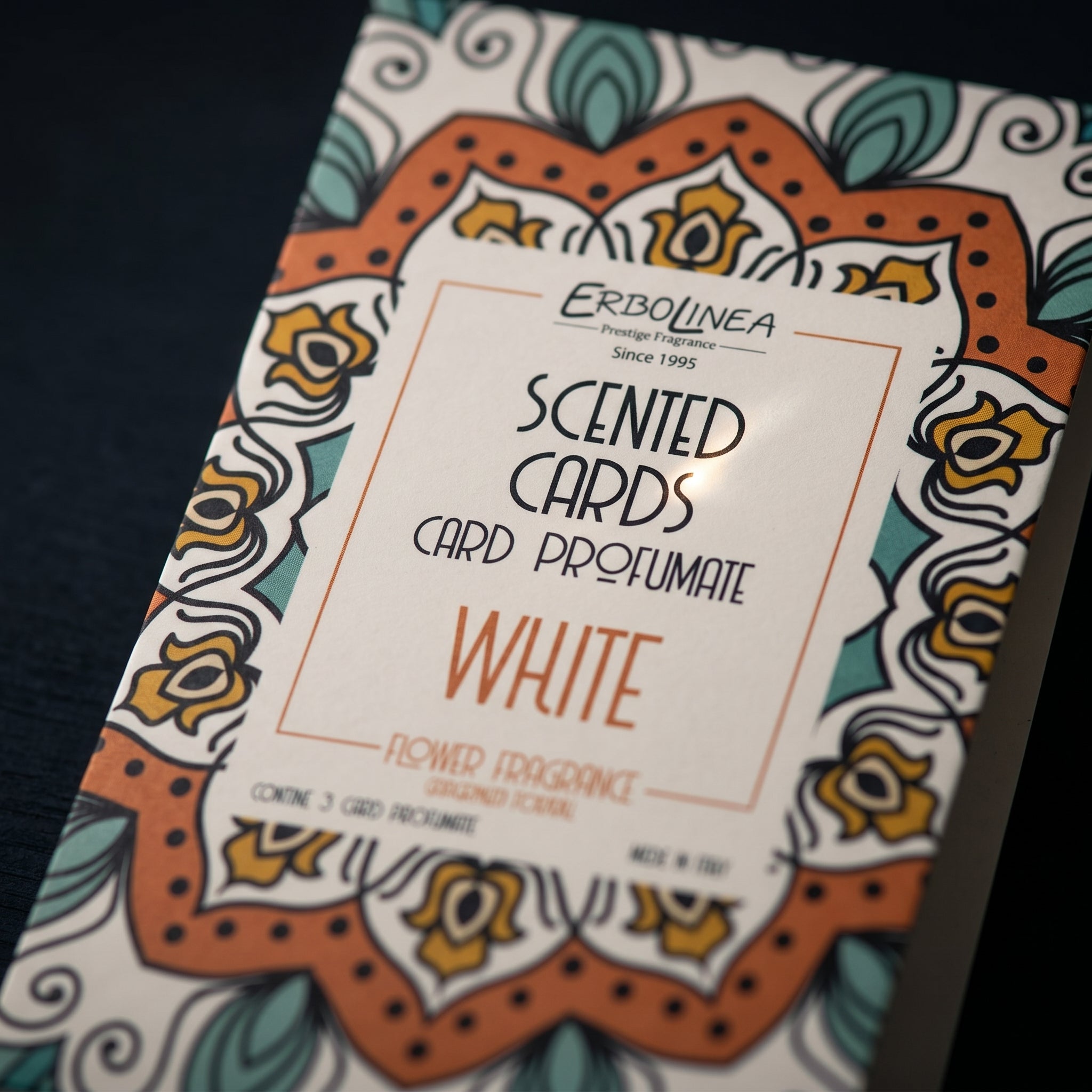 Carduri Parfumate — White — detaliu etichetă