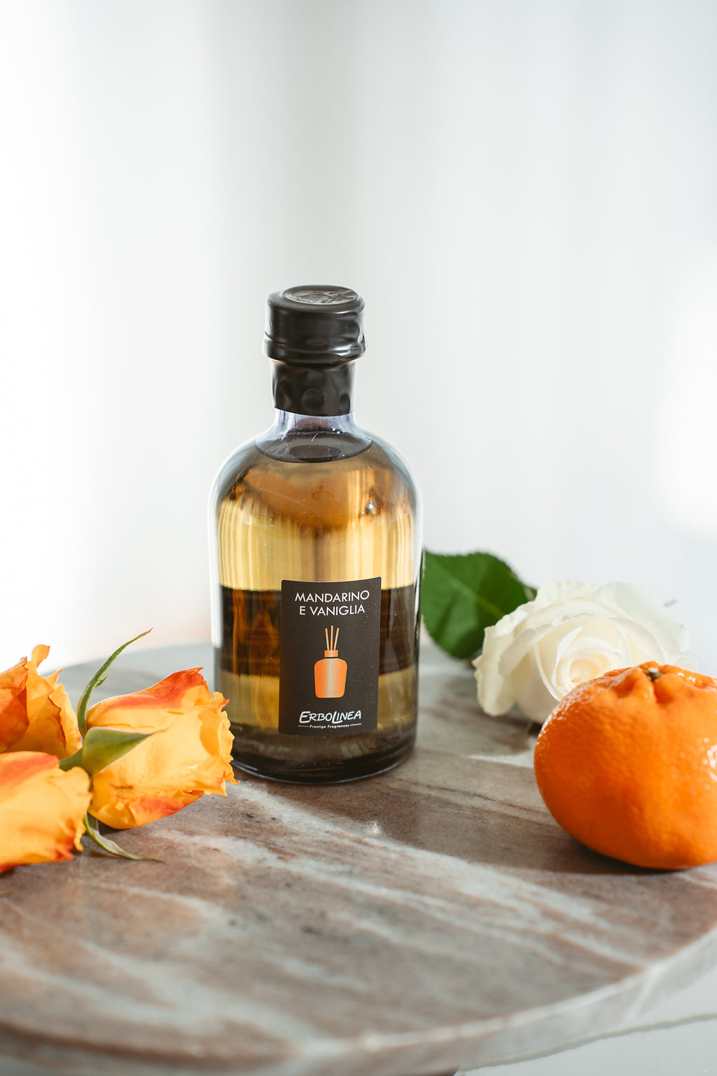 Rezervă parfum de ambient Mandarino e Vaniglia — reumplere pentru difuzor cu bețișoare, handmade în Italia — detaliu produs